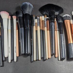 Huge lot of makeup brushes